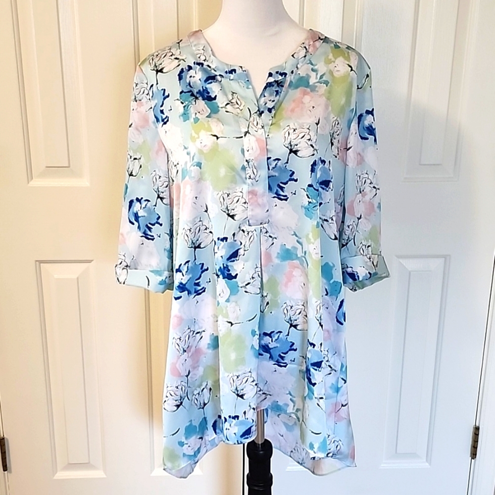 Cuffed sleeve blouse 💙